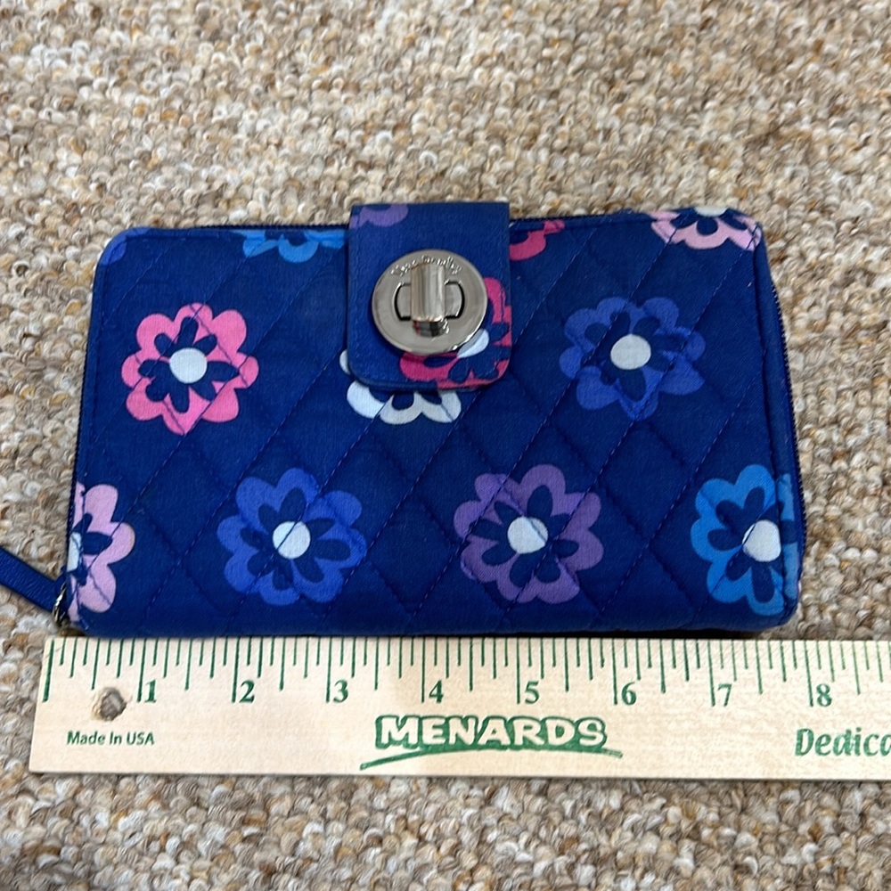 Vera Bradley Ellie Flowers multicolor Lg Crossbody w/ matching Turn Key Wallet - Picture 13 of 16